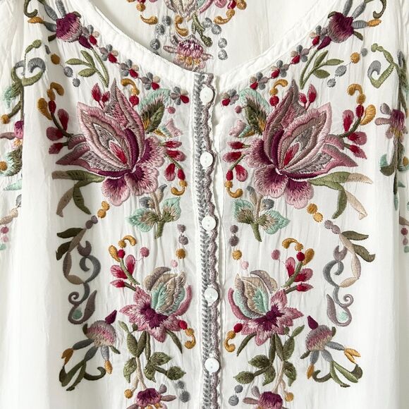 Johnny Was Embroidered 3/4 Sleeve V-Neck Blouse Cupra Rayon Size Small - Picture 2 of 6